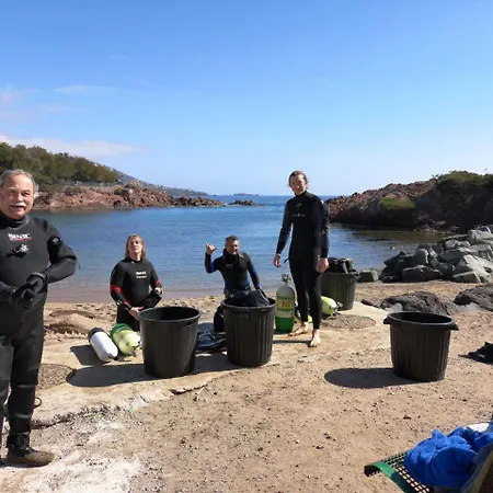 Robinson Standing Pieds Dans L'eau Apartman